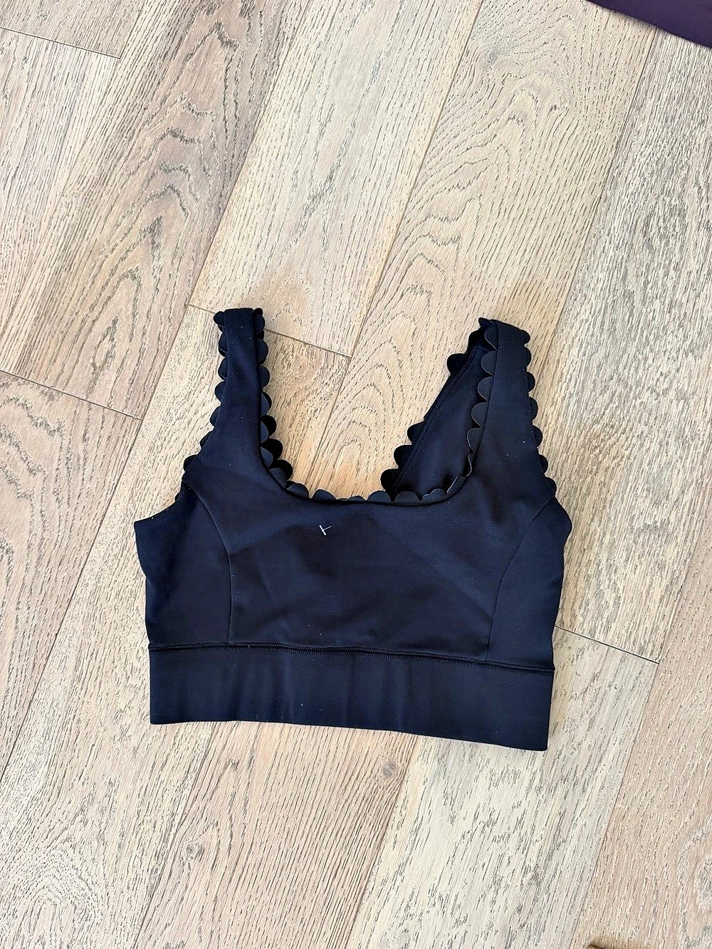 IVL Scalloped Sports Bra in Black Size 8